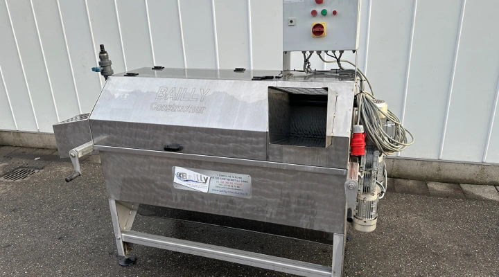 Bailly LC 150 brush polisher for celeriac