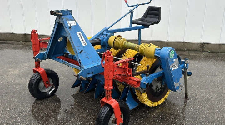 Bärtschi inter row cultivator with brushes, 4 rows 5 brushes