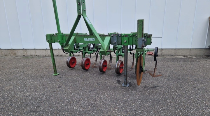 Basrijs inter row cultivator with 4 rows