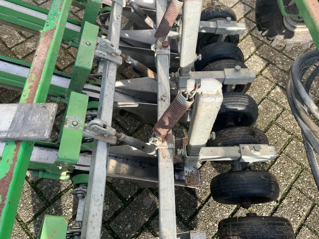 Basrijs self propelled soilblock planting machine for lettuce with