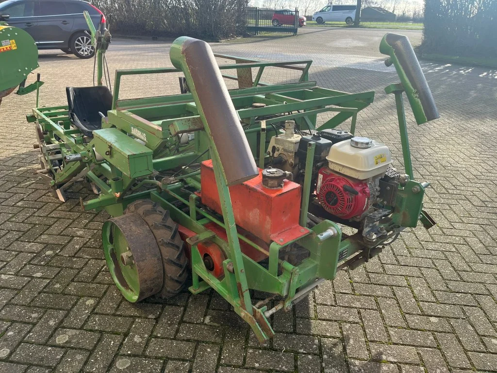 Basrijs self propelled soilblock planting machine for lettuce with