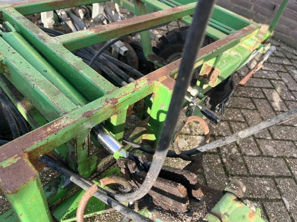 Basrijs self propelled soilblock planting machine for lettuce with