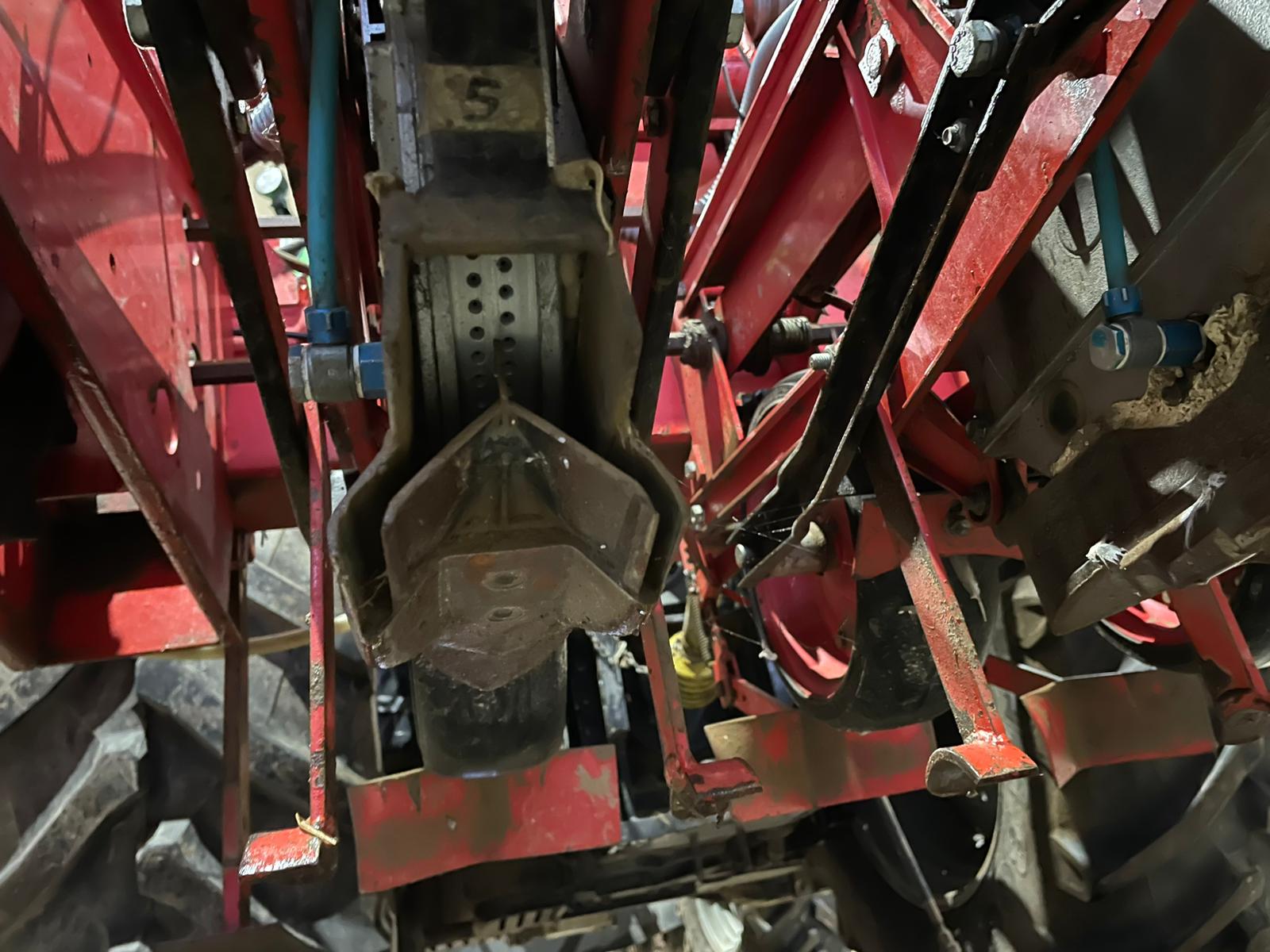 Becker 12 row pneumatic sowing machine • Duijndam Machines