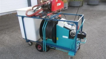 Berg electric hosereel with 300 liter container