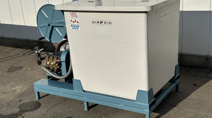 Empas 70-55-1000 ES Spraying reservoir /bin 1000 liter with reel and pump