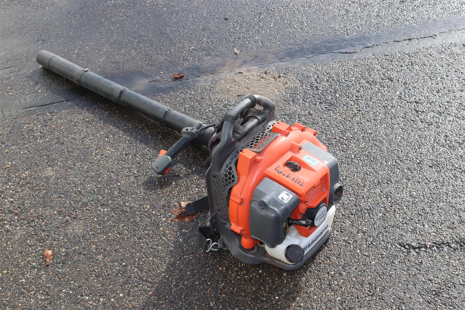 Husqvarna 350BT leaf blower • Duijndam 