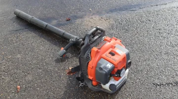 Husqvarna 350BT leaf blower