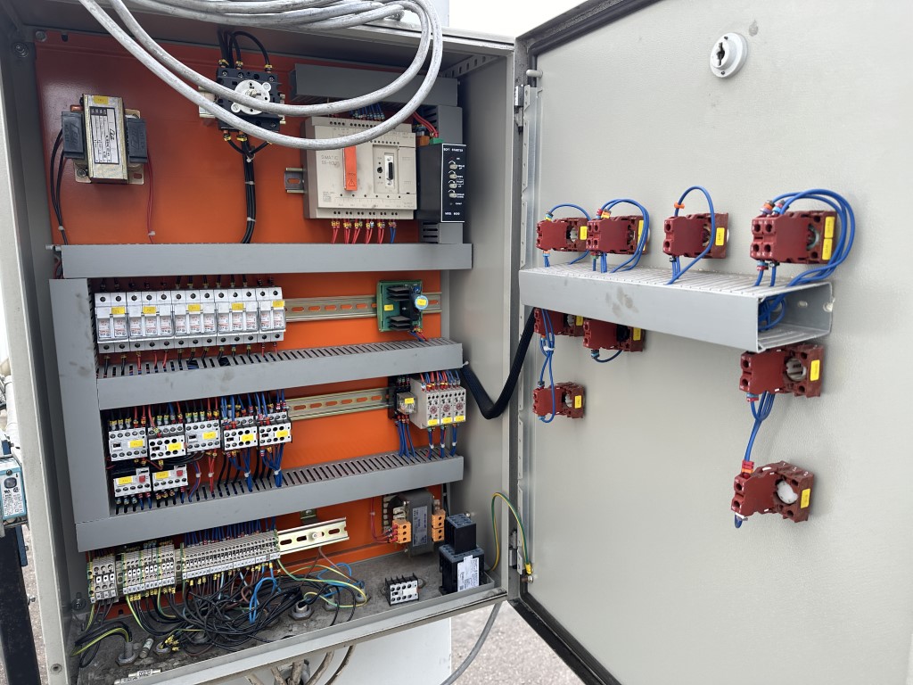 Borst Mustang AVR110 �������������� ������� ������