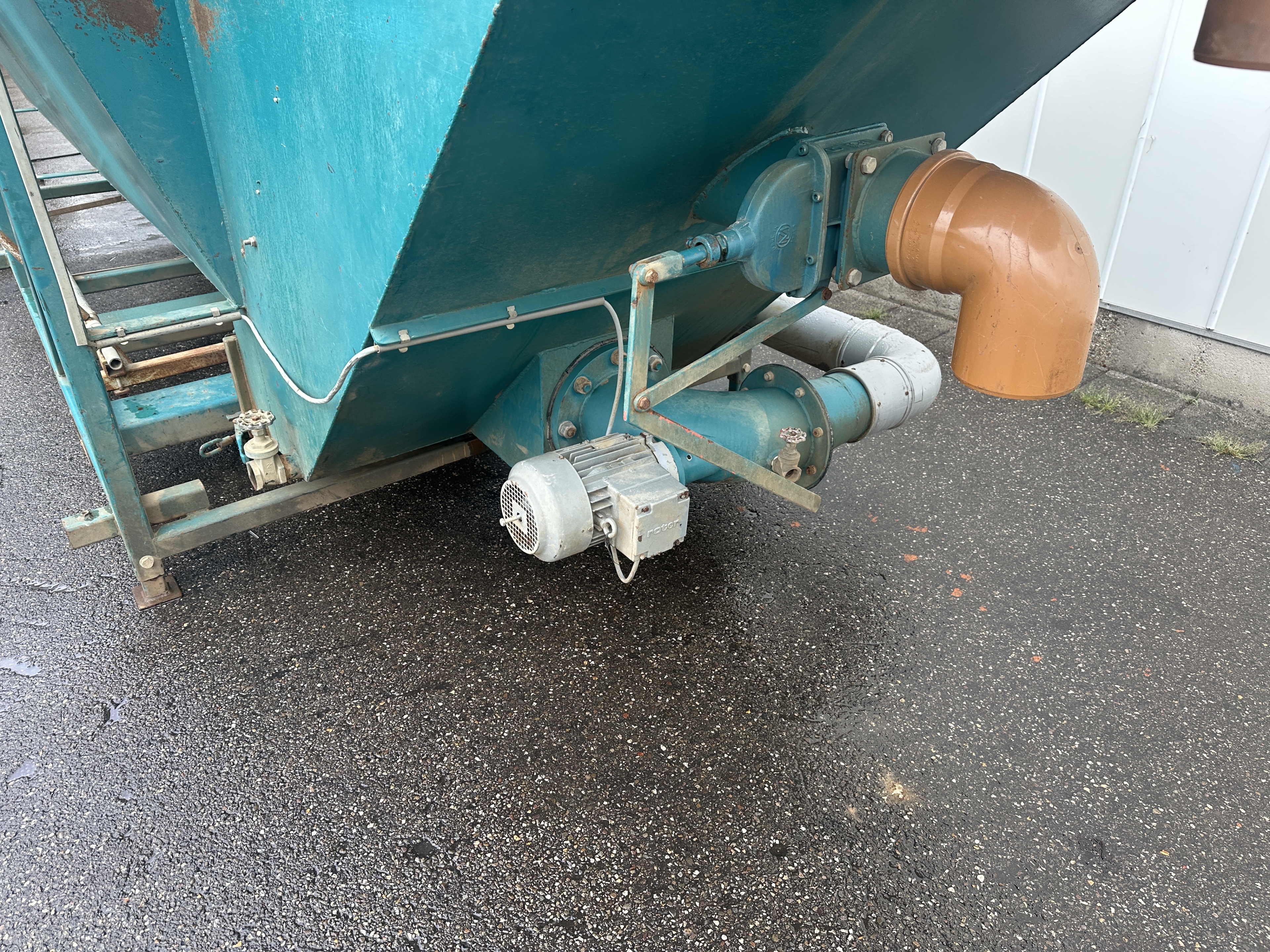 Botman ������� �����a ����������� ���� with output conveyor