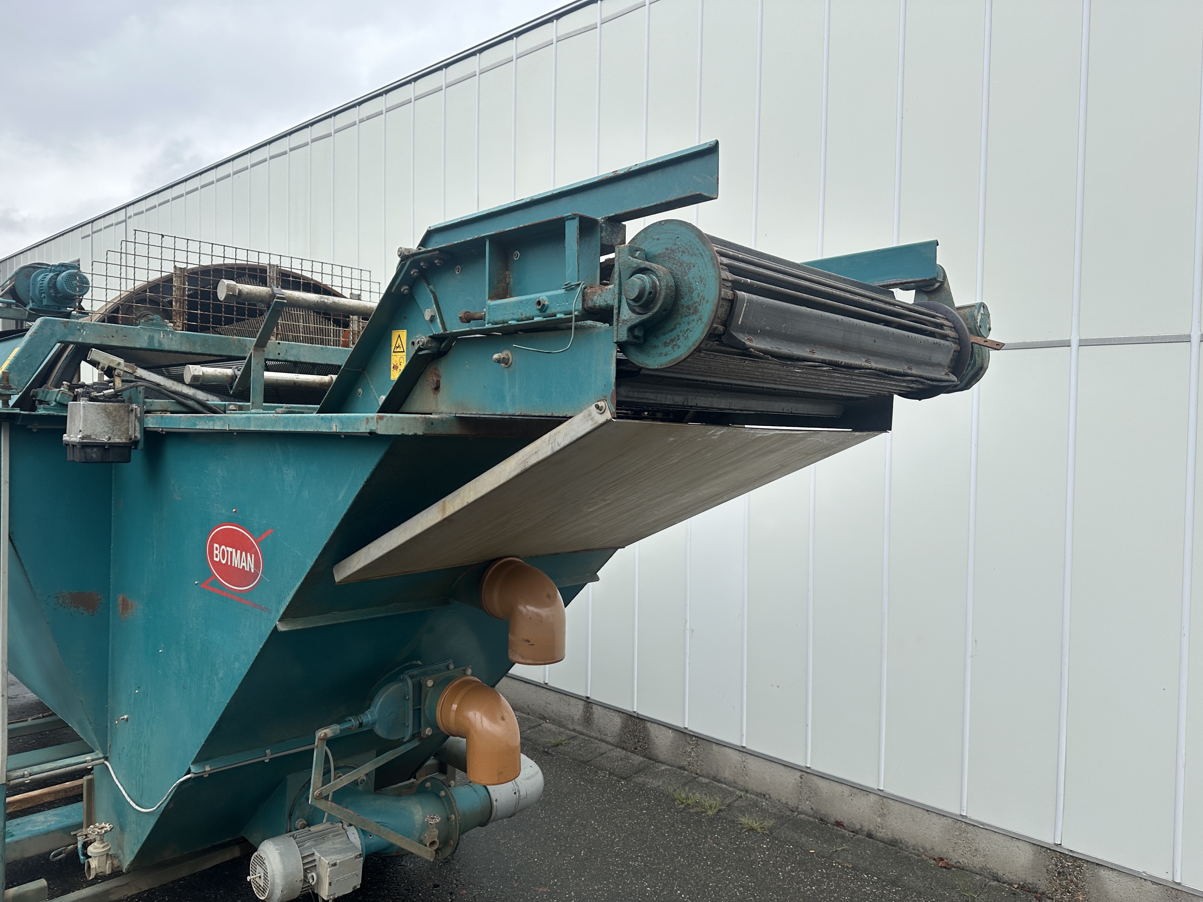 Botman ������� �����a ����������� ���� with output conveyor