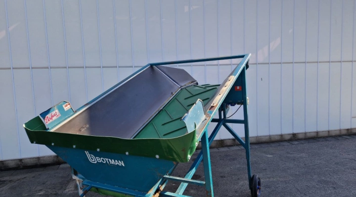 Botman hopper with adjustable speed