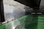 Box tipper 205 cm max with hopper and bottom conveyor