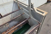 Box tipper 205 cm max with hopper and bottom conveyor
