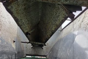 Box tipper 205 cm max with hopper and bottom conveyor