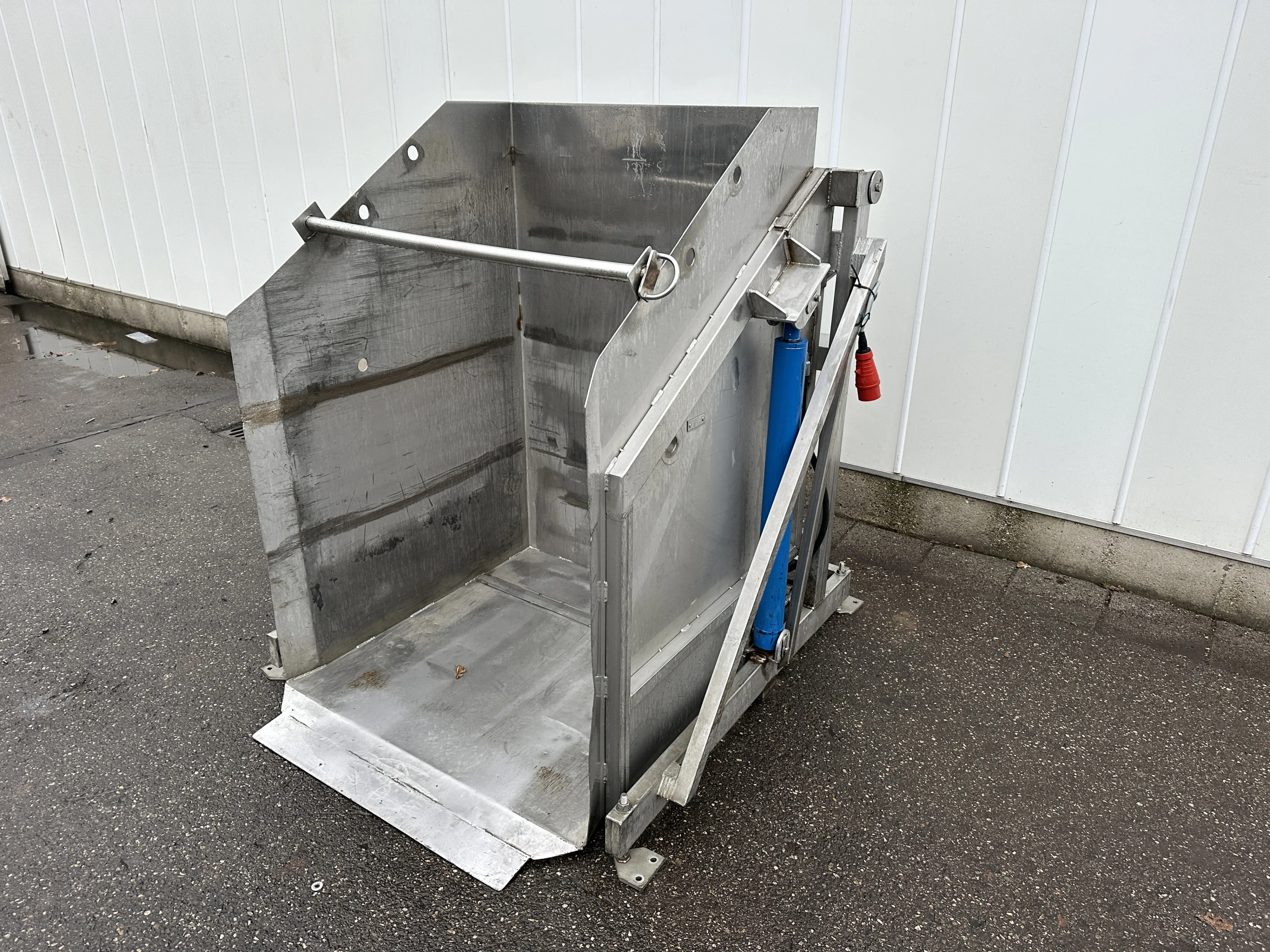 Box tipper stainless steel, max 99 cm • Duijndam Machines