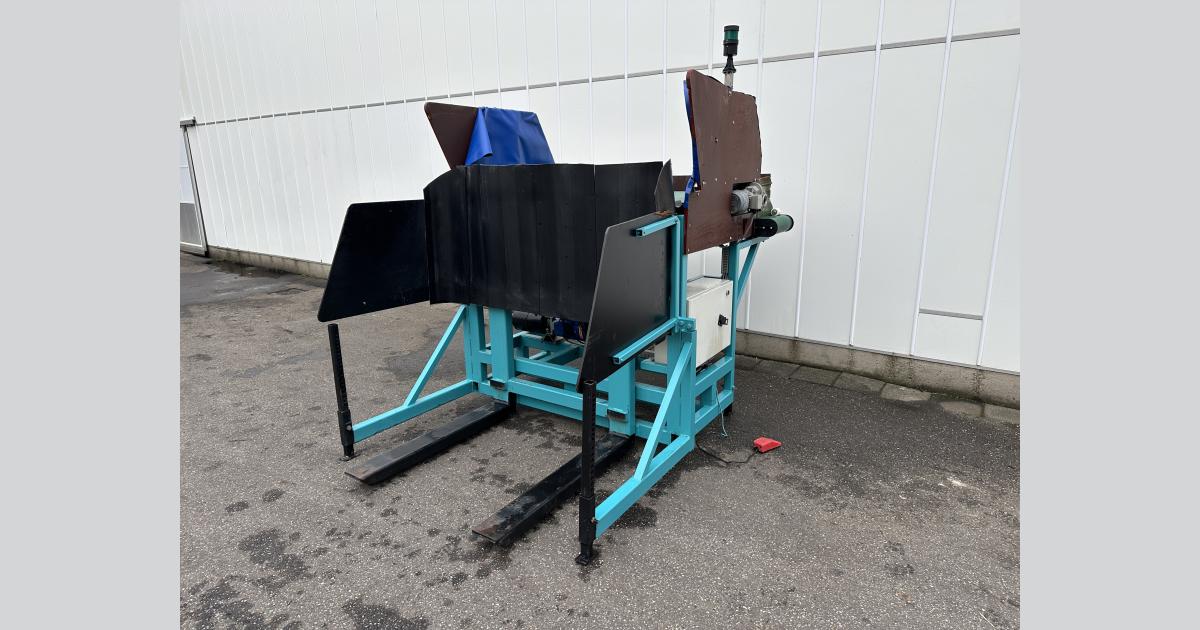 Box tipper with dosing and cross conveyor max 135 cm • Duijndam Machines