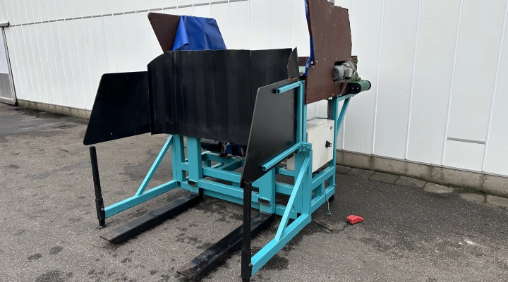 Box tipper with dosing and cross conveyor