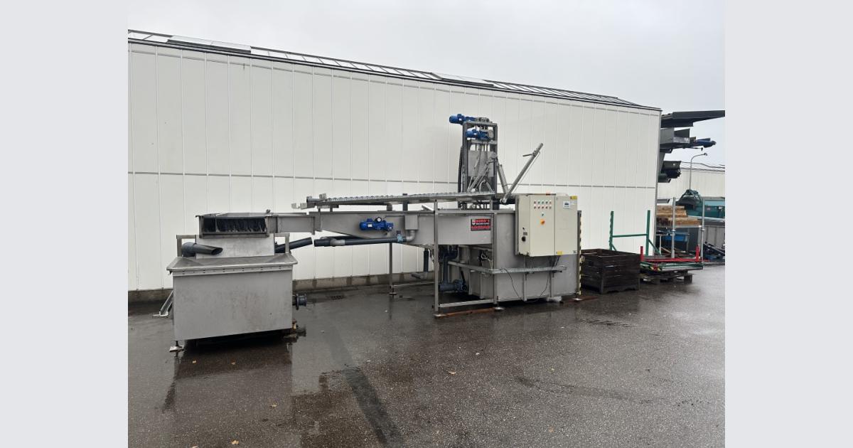 Burg APL 3.11 water unloader for apples and pears • Duijndam Machines
