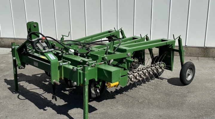 Christiaens 2000-3 tine weeder Hydraulicly driven