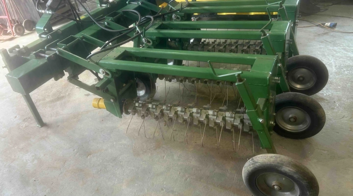 Christiaens 2000-3 hydraulic tine weeder