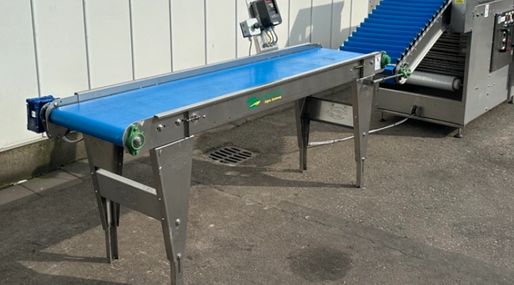 Christiaens Feeding conveyor elevator for cucumber sealer