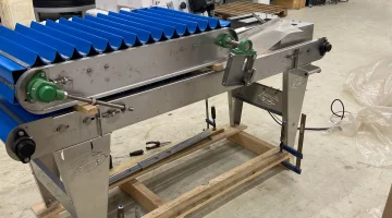 Elevador de cinta transportadora de alimentación Christiaens para selladora de pepinos