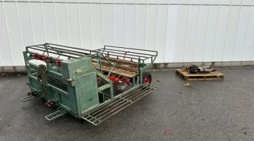 Compact Bruno 160 R4 transplanter voor 4 rijen voor perskluitjes