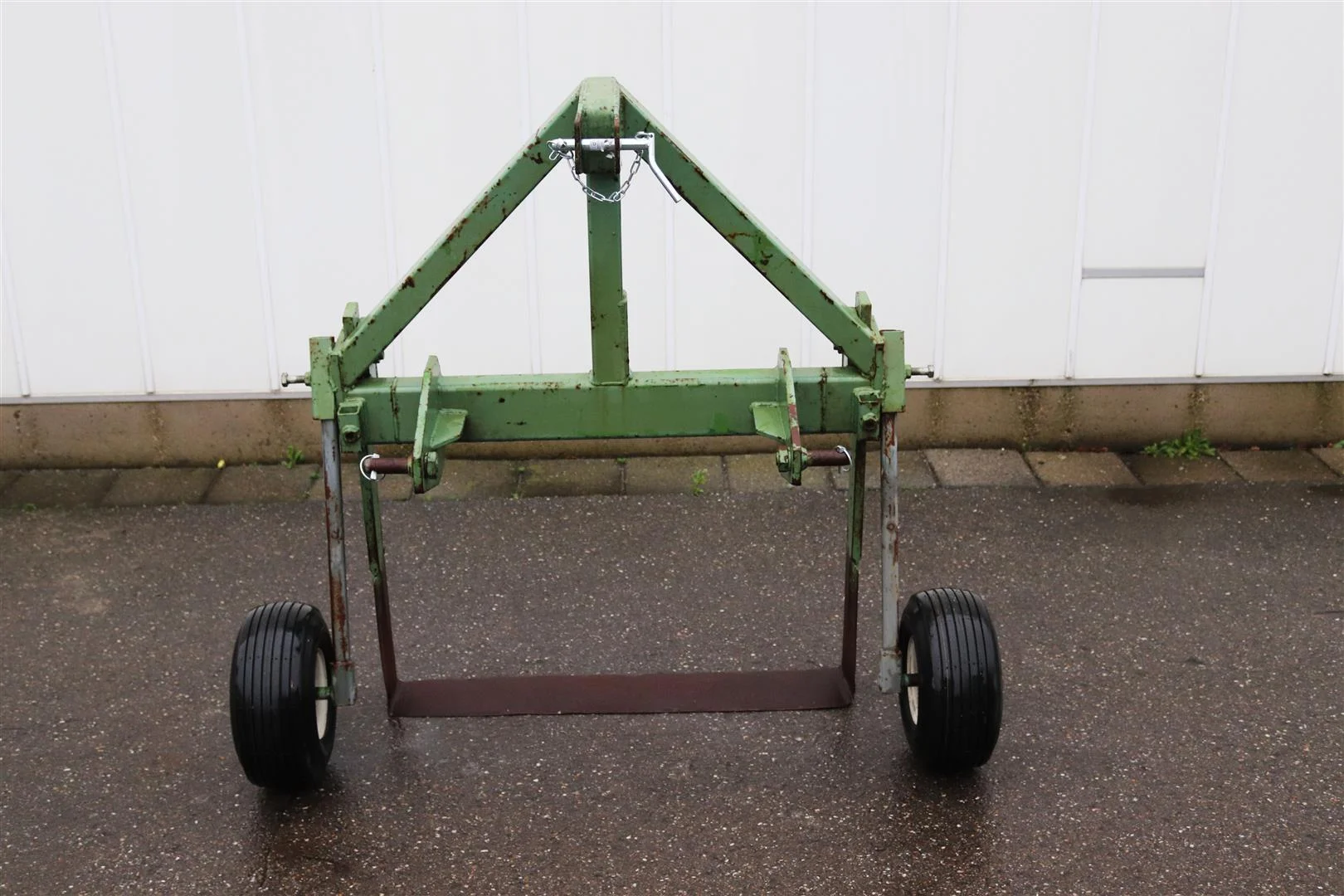 Compact bed lifter / undercutter • Duijndam Machines