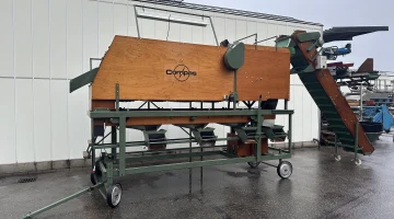 Compas AS80-3 potato sorting machine with swivel conveyor belt