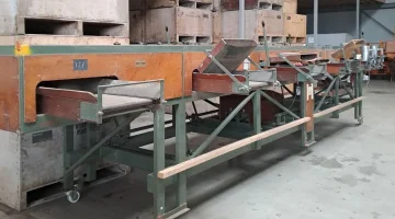 Compas sorting machine for flower bulbs and Brussels sprouts