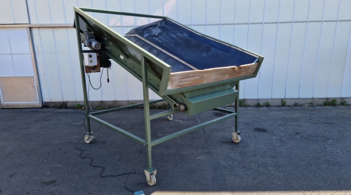 Compas dosing hopper with conveyor 300 x 100 cm