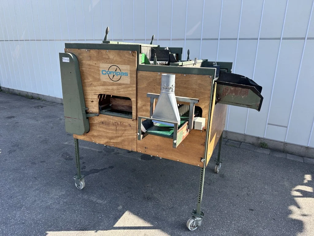 Compas roller sorting machine 2 sizes for flowerbulbs • Duijndam Machines