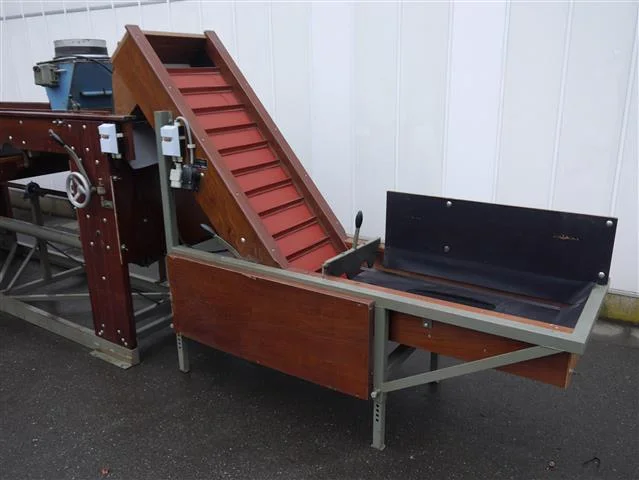 Compas sorting machine with elevator • Duijndam Machines