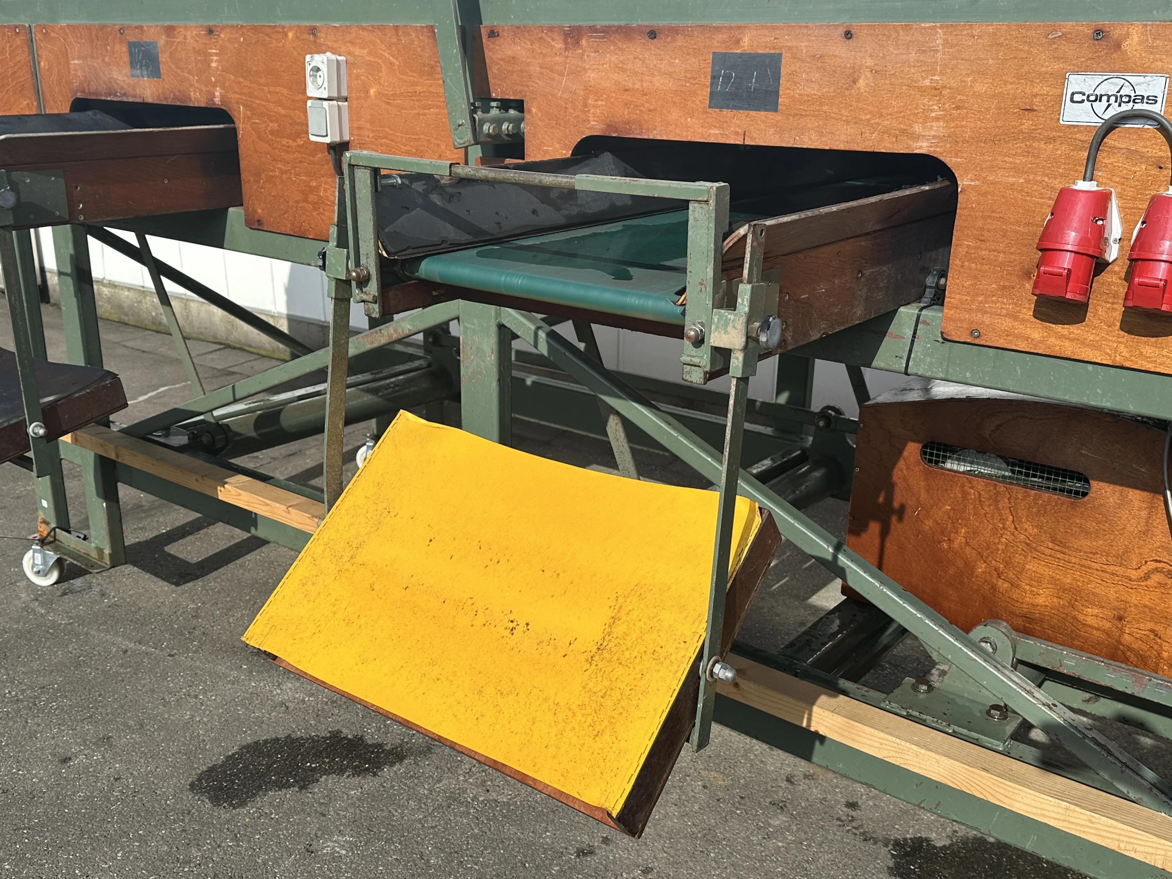Compas LD8EB7 sorting machine for flower bulbs and Brussels sprouts ...
