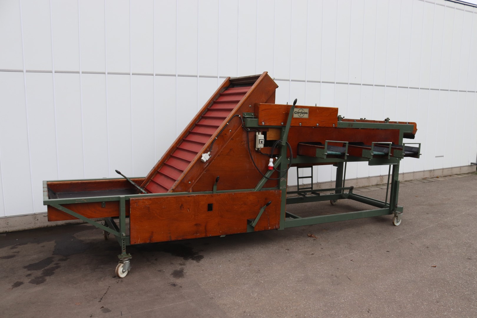 Compas sorting machine for potatoes bulbs and onions with elevator ...