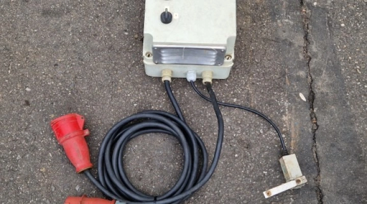 Control box with freq. inverter and end stop