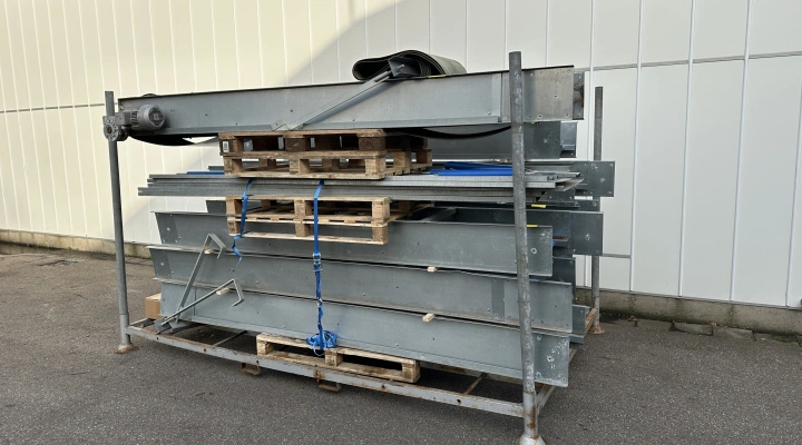 Conveyor approx 2750 cm x 50 cm