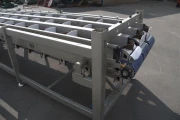 conveyor with compartments (4)
