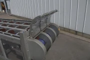 conveyor with compartments (6)