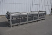 conveyor with compartments (7)