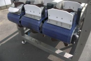 conveyor with compartments (9)