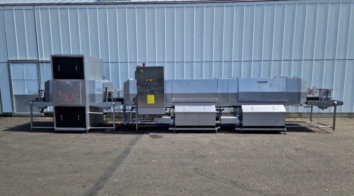 Cretel crate and tray washer with drying tunnel