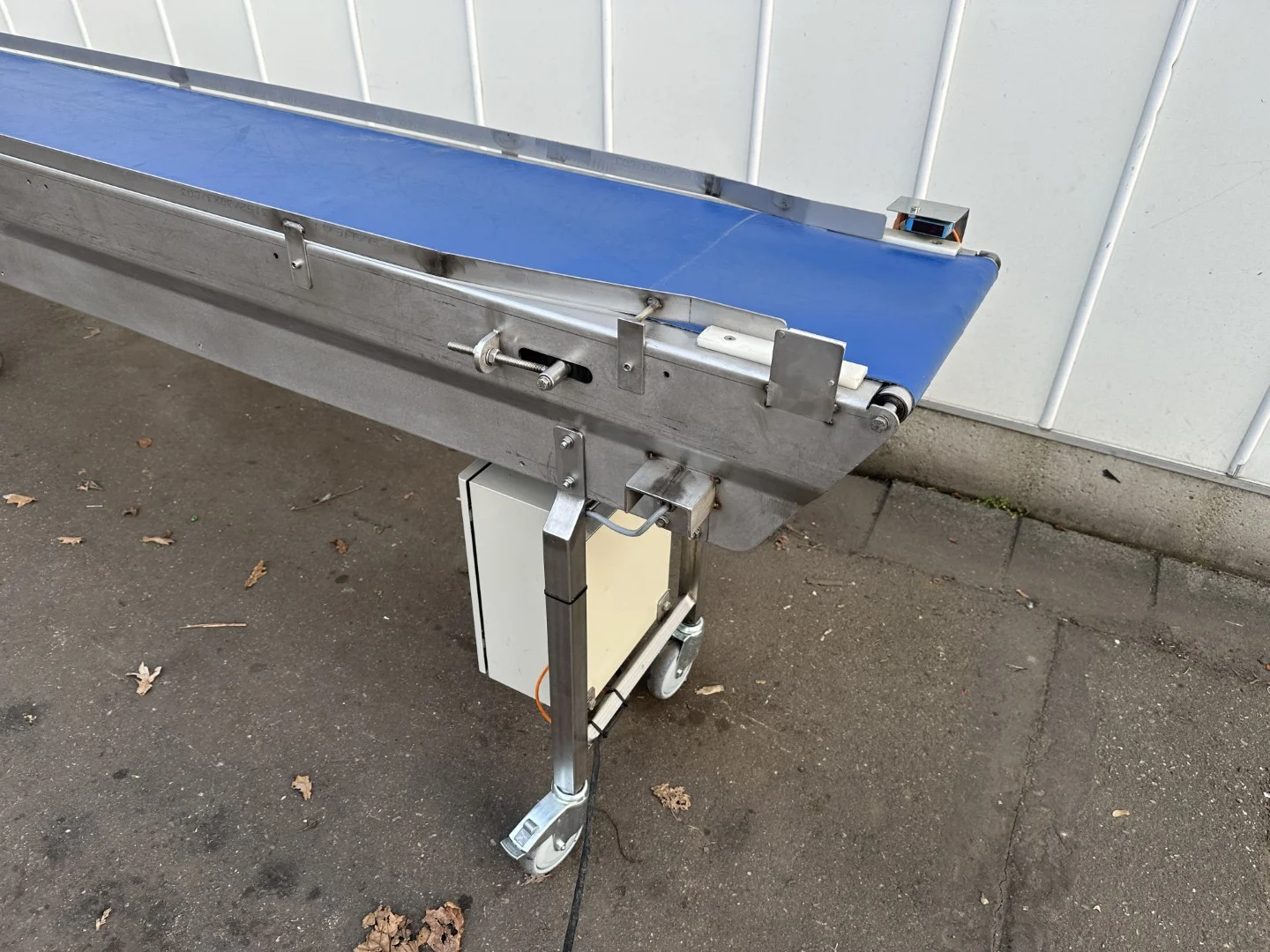 Cutting machine for cutting square blocks 5x5 cm with conveyor ...