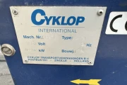 Cyklop bindmachine op onderstel