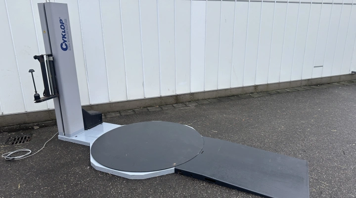 Cyklop CST110 semi-automatic pallet wrapper