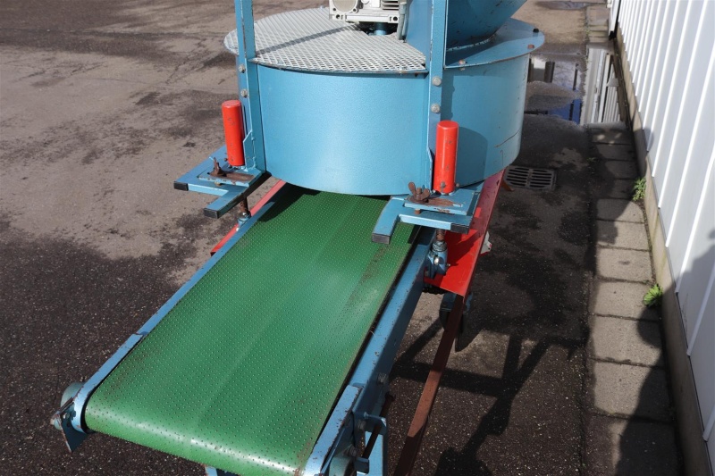 Demtec Demaitere EC93 filling machine for trays • Duijndam Machines