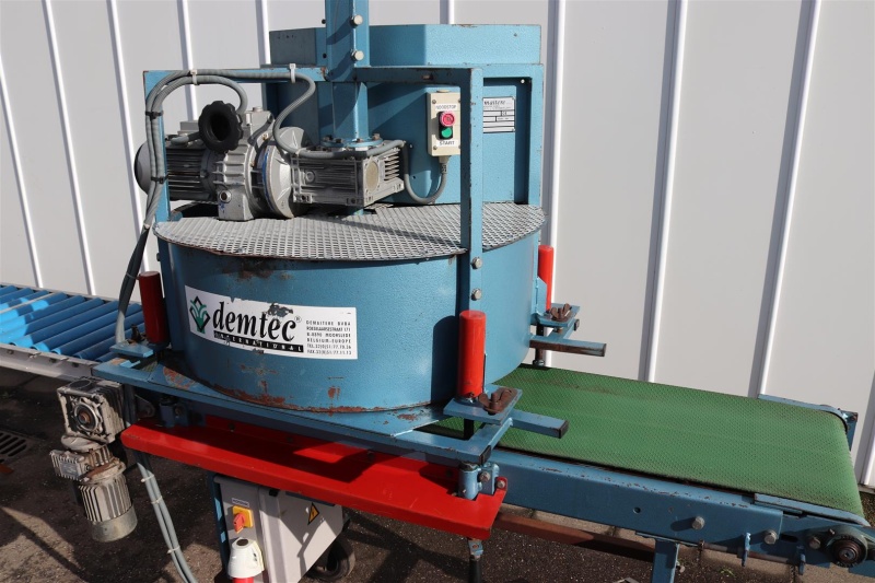 Demtec Demaitere EC93 filling machine for trays • Duijndam Machines