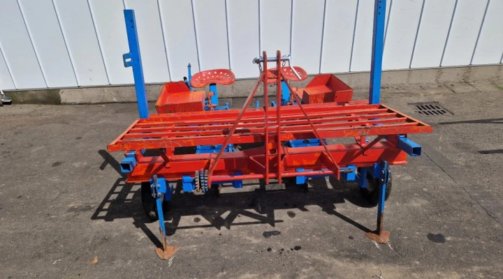 Desmyter planting machine with 2 rows