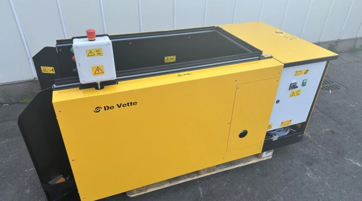 Devette deense karren (ont-)stapelaar voor stapels van max. 14 karren, incl. compressor