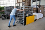 Devette destacking machine for Danish trolleys